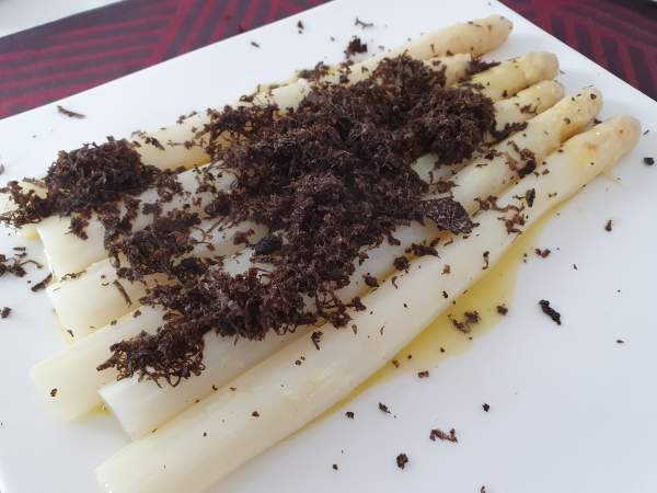 Asperges blanches et Truffe noire